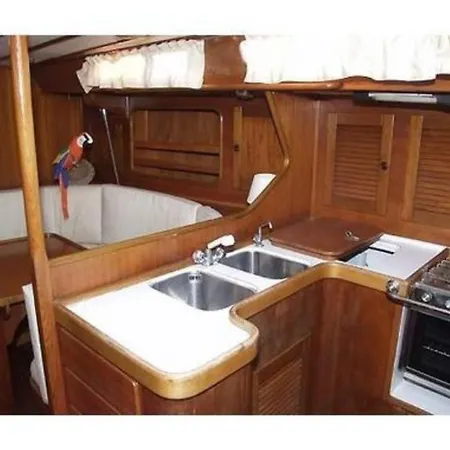 Boat Breakfast Sardegna ספינת מלון
