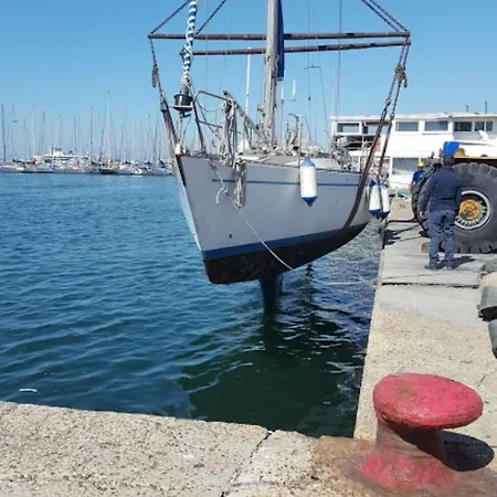 Boat Breakfast Sardegna קליארי